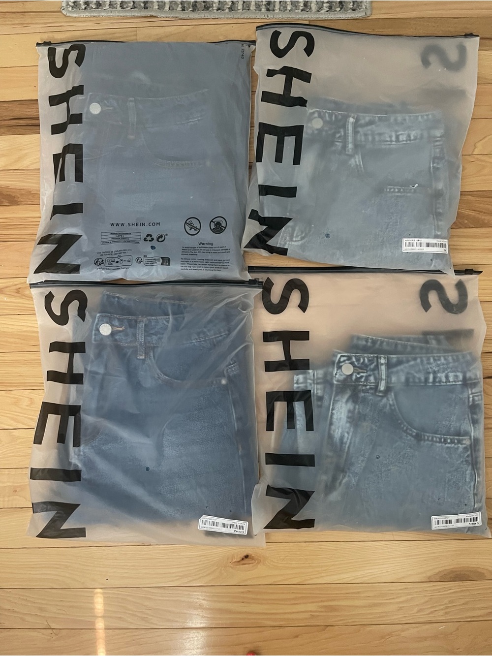 SHEIN Women’s | Classic Straight Wide Leg Jeans (Qty: 4) | Size S & Size 26